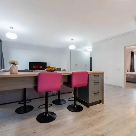 דירות בראשוב Mohost Pink - Luxurious Mountain View Retreat מראה חיצוני תמונה