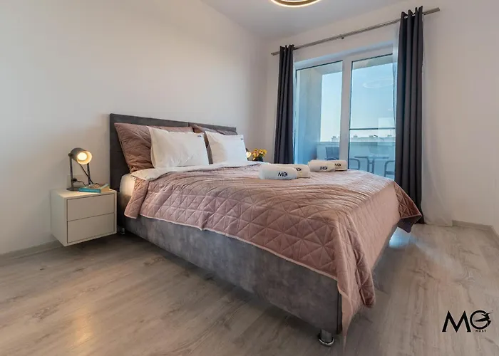 Mohost Pink - Luxurious Mountain View Retreat
