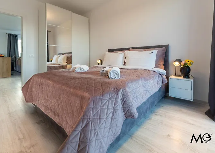 Mohost Pink - Luxurious Mountain View Retreat