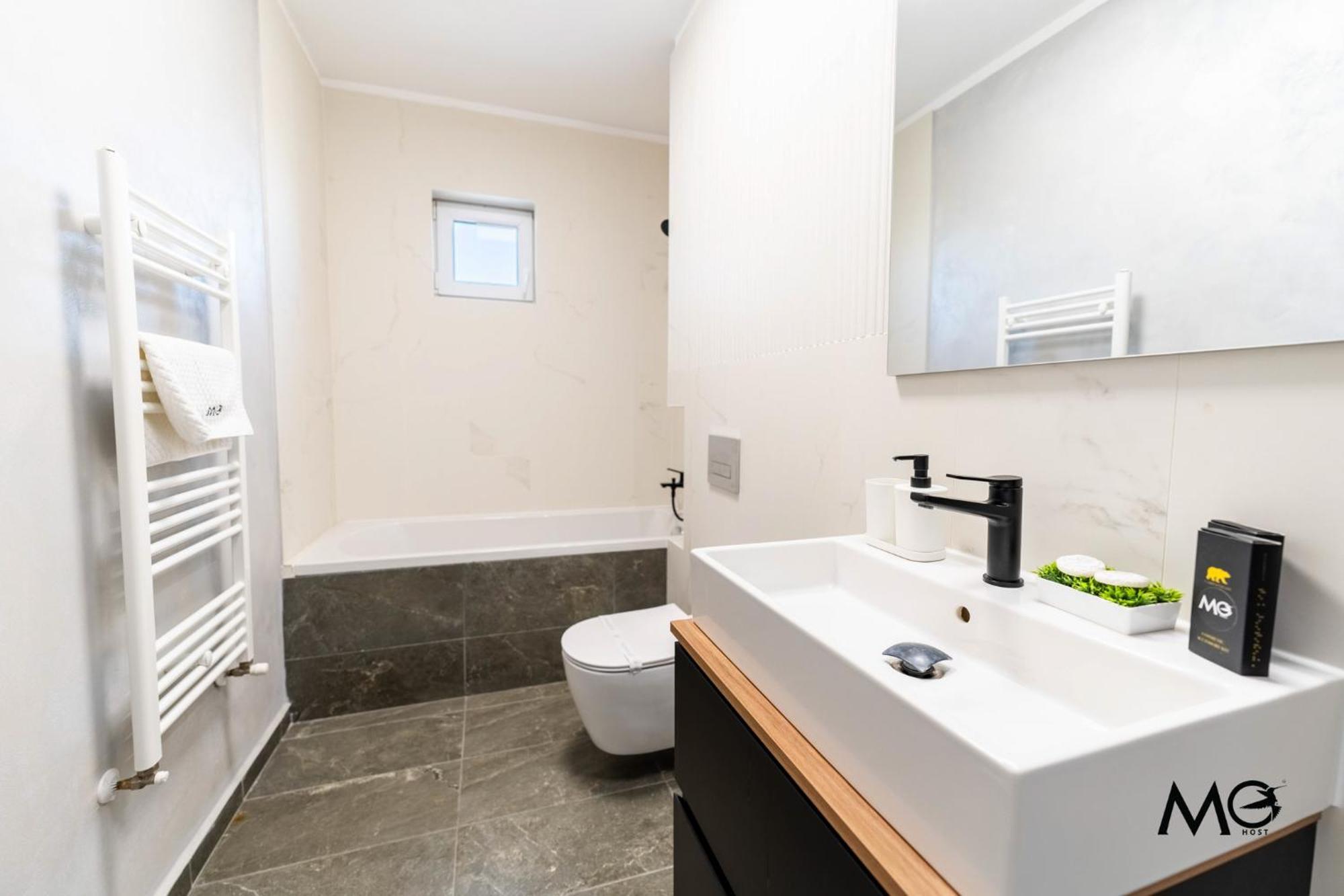 Mohost Pink - Luxurious Mountain View Retreat דירה בראשוב