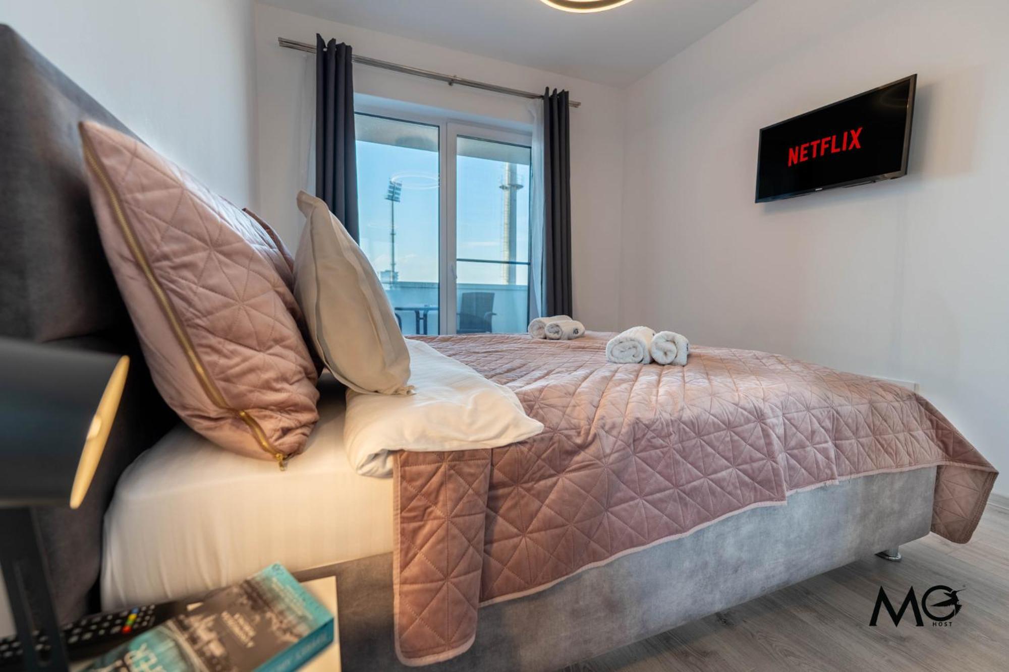 Mohost Pink - Luxurious Mountain View Retreat