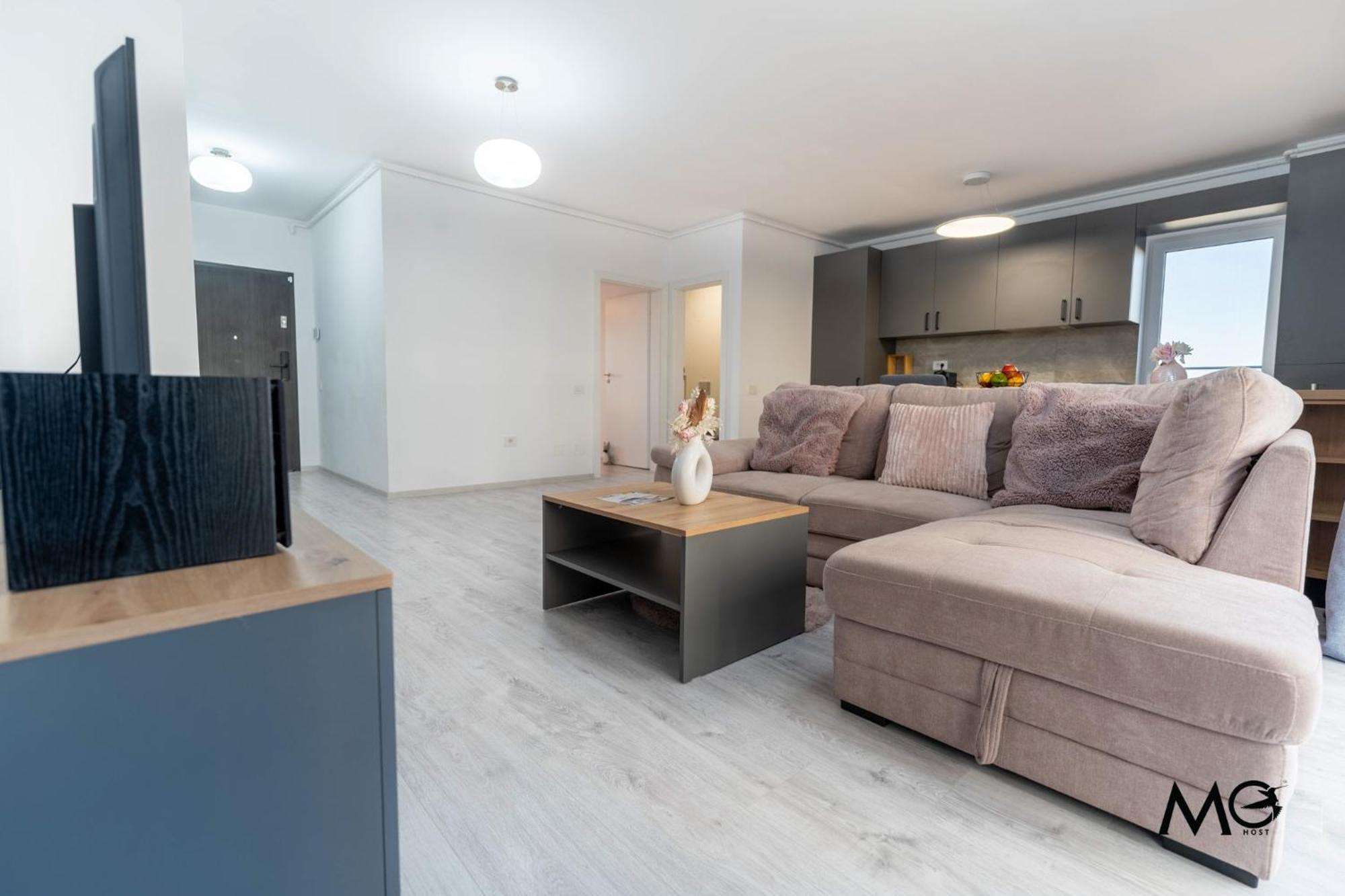 Mohost Pink - Luxurious Mountain View Retreat